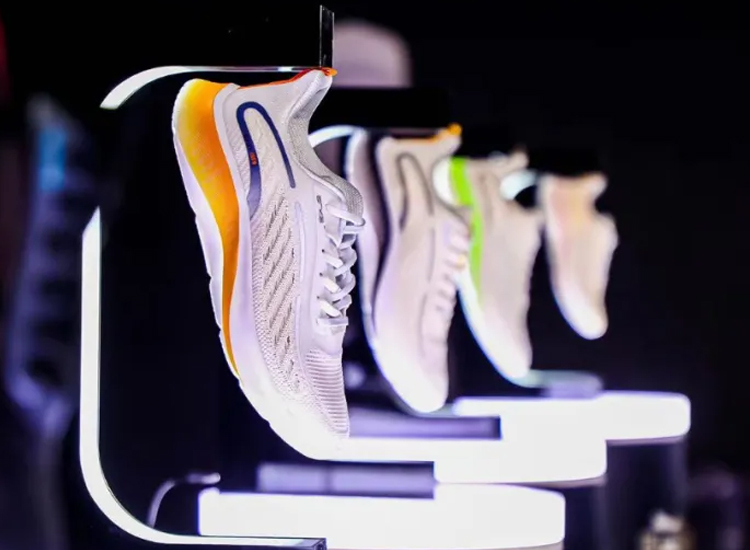 鸿星尔克和安踏比谁的好,鸿星尔克对比安踏哪种好