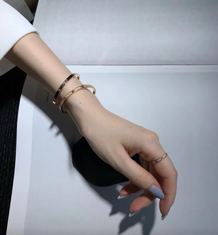 如何对待天蝎座的忽冷忽热,天蝎座对你忽冷忽热的真实原因