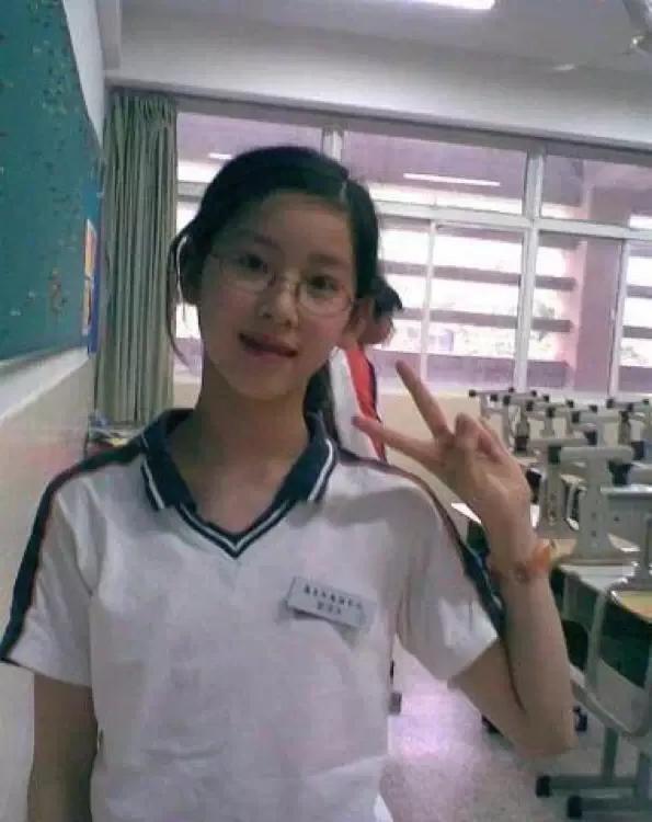 奶茶妹妹章泽天的情感史,奶茶妹章泽天素颜判若两人