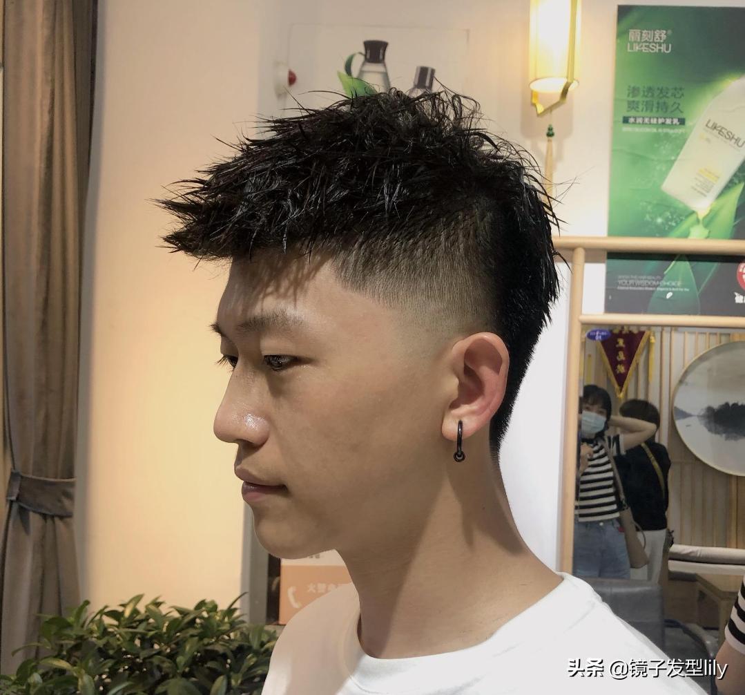 2021年最流行的发型发根蓬松造型,今年最流行的男士发型最简单款