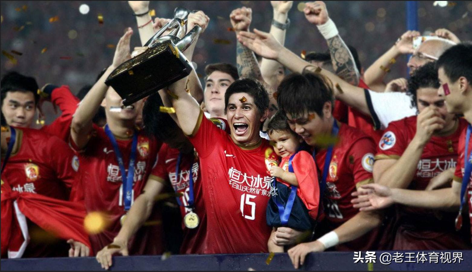 前国脚宣布退役足坛曝出猛料,足球先生退役