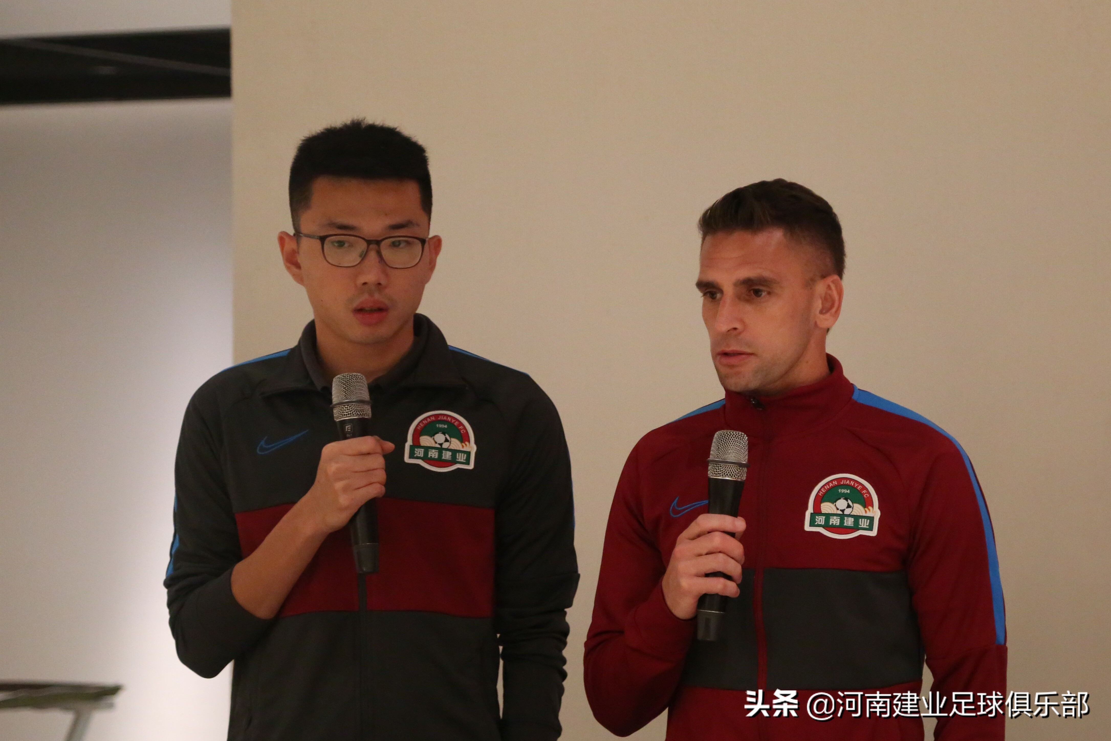 团聚团结为胜利而超越