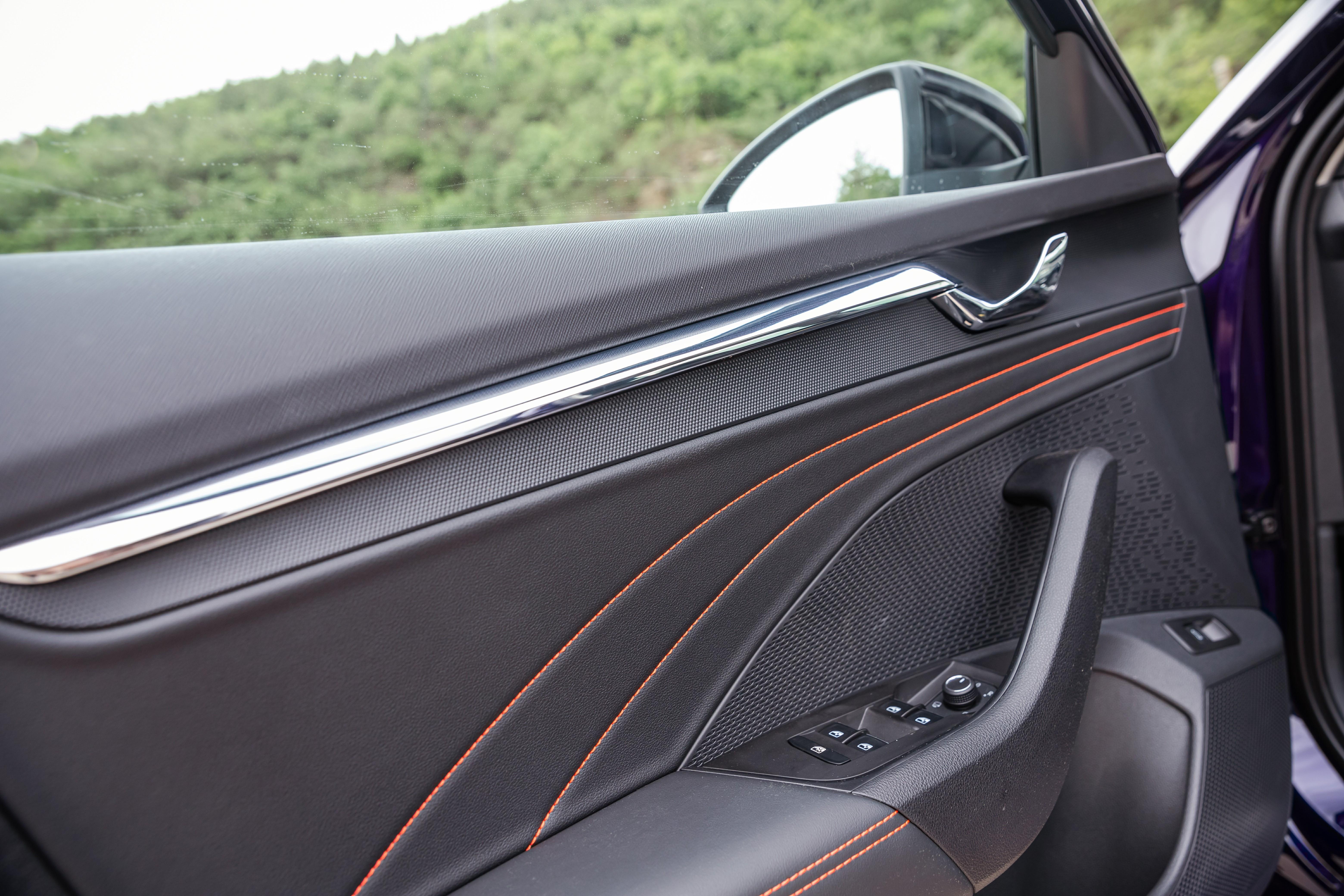 斯柯达明锐1.6和速腾发动机一样吗,斯柯达新明锐和速腾对比