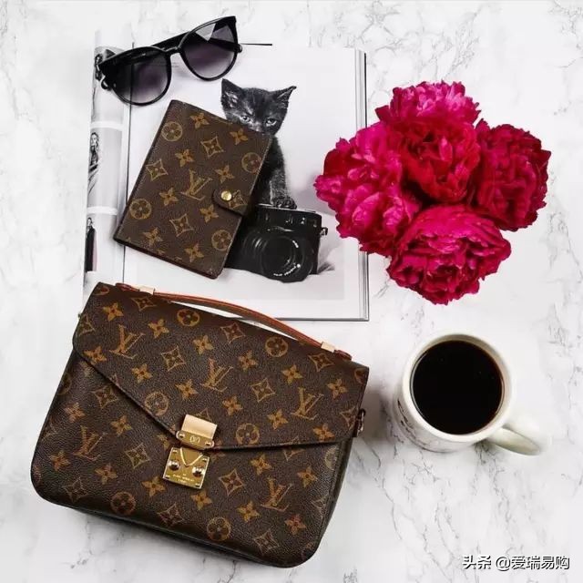 lv和香奈儿和圣罗兰的包包对比,ysl和香奈儿lv包包哪个更高档