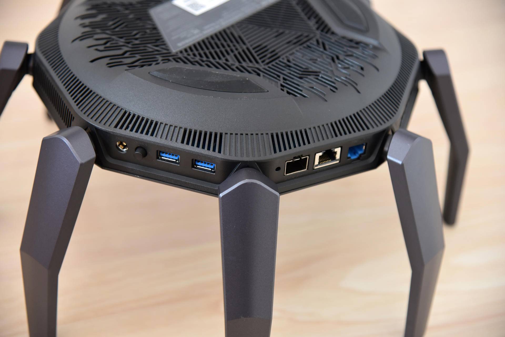 一个路由4699元，华硕帝王蟹RT-AX89X：不贵！我只是挑选优质用户