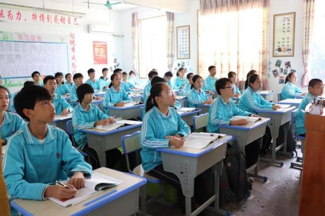 杀出重围｜这所中学凭什么打造这么多A等学生