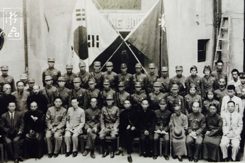 外国人看重庆8d魔幻城市光环广场,老外看七星岗莲花池