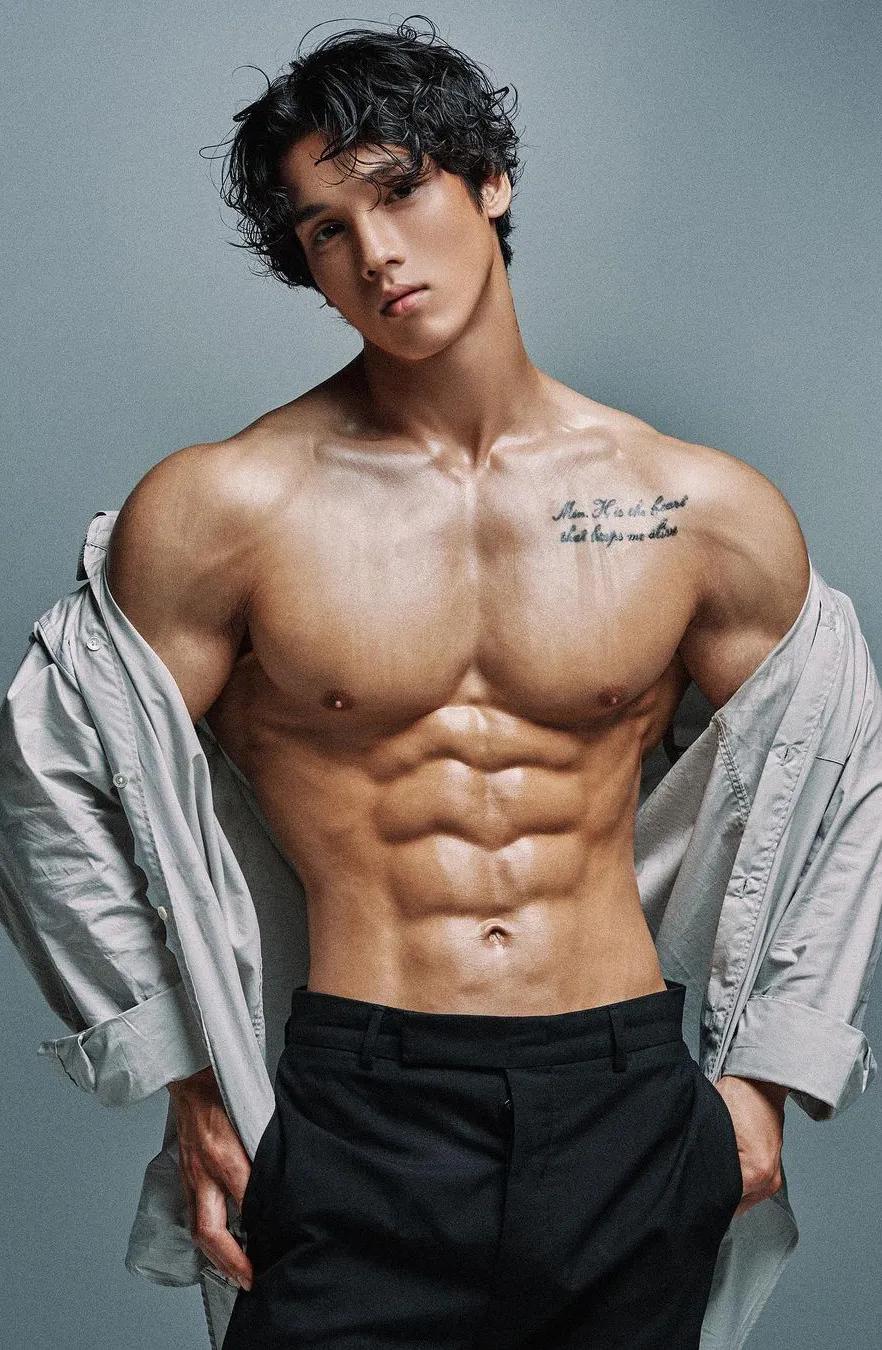 「正太脸金刚身」只存在于二次元漫画里的肌肉*男美**，被他神还原了