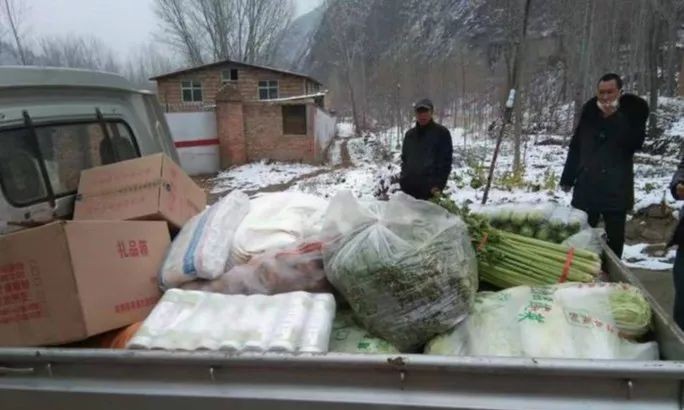 乡镇全职村干部服务群众零距离,农村跑腿服务留守老人