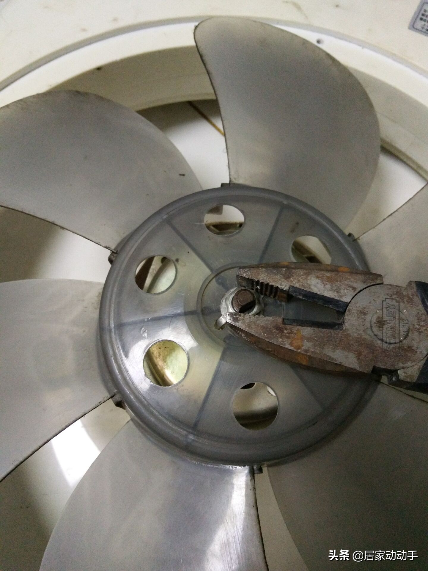 电风扇转动无力的原因及解决方法,电风扇有烧焦味转动无力