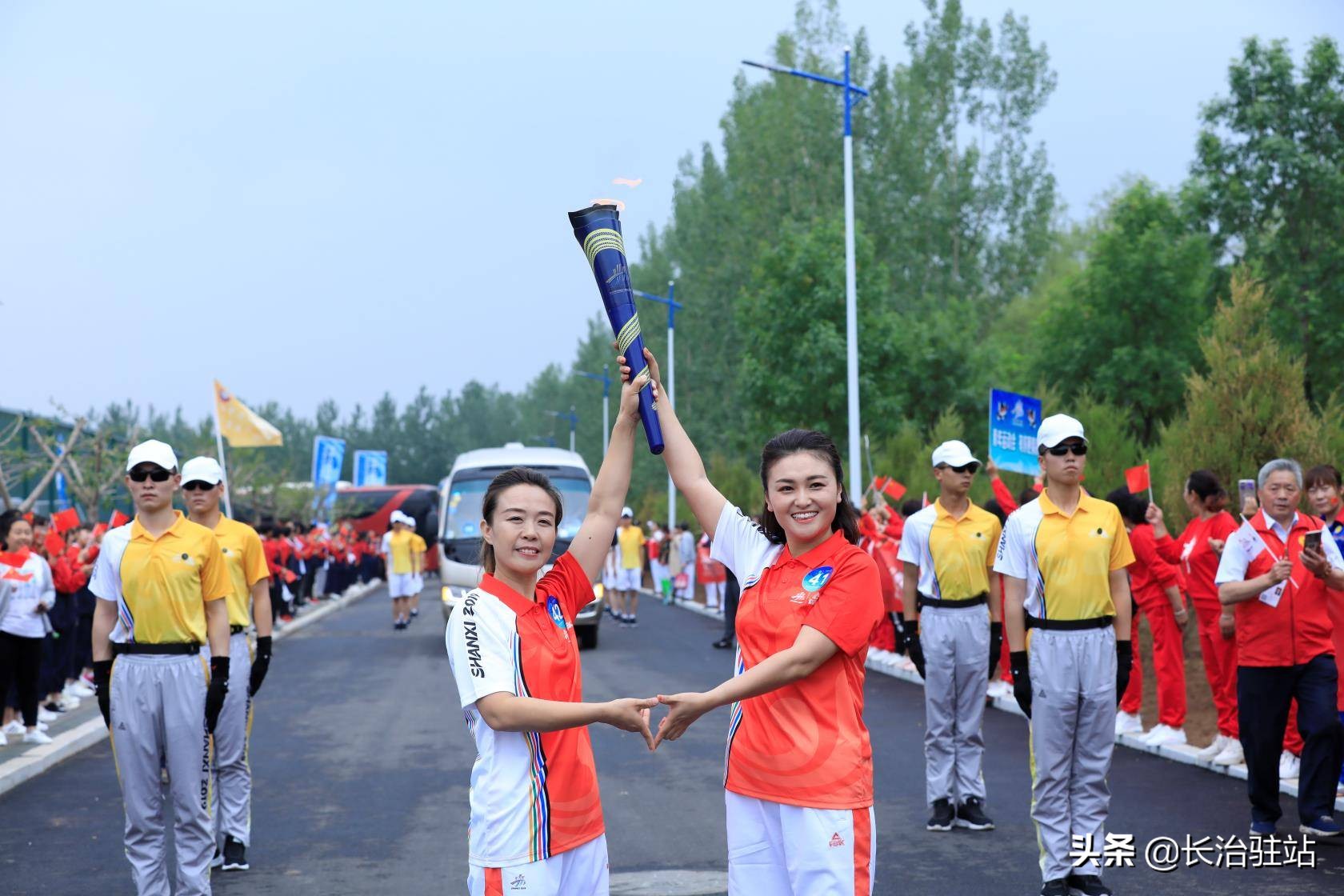 二青会实体火炬首站传递,二青会实体火炬传递完美收官