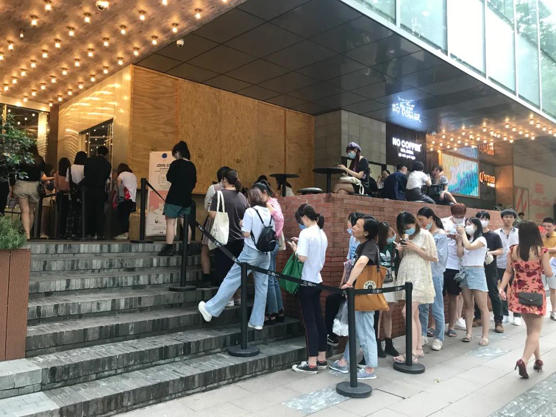 这一段淮海路是怎么变成“土味顶流”的