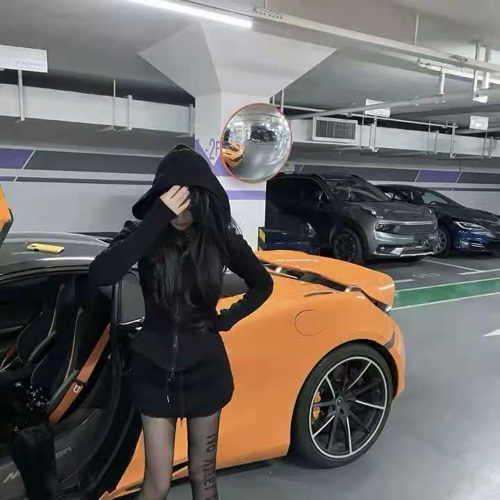 修炼高阶茶艺女，你社你的会，我富我的贵