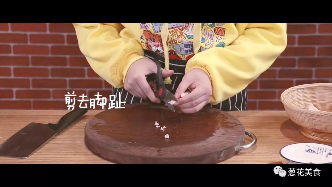 大厨教你做泡椒凤爪猪皮,米其林大厨自制泡椒凤爪