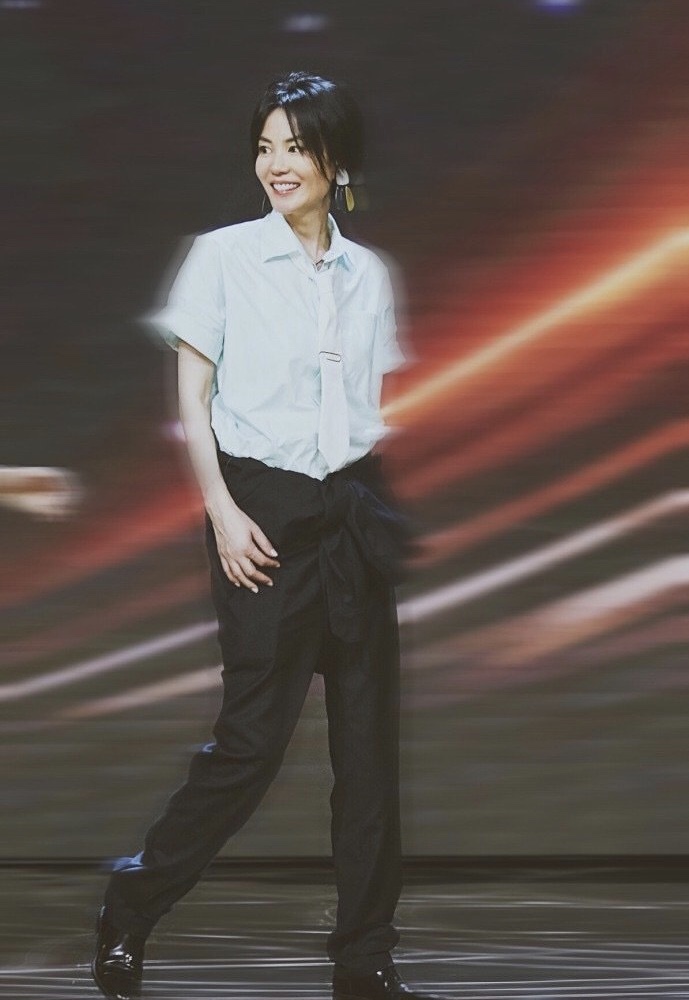 壁纸丨50岁的王菲,还是那个遗世独立的仙女