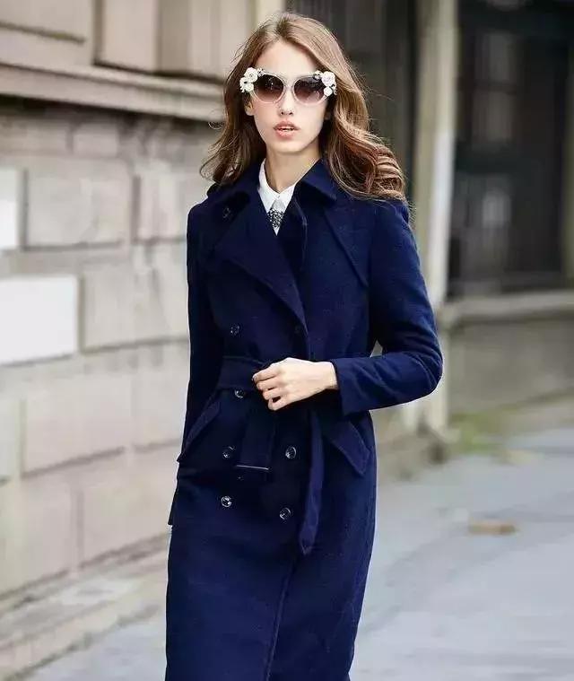 女士肤色暗黄穿什么色的衣服好,脸色发黄穿什么颜色上衣提亮肤色