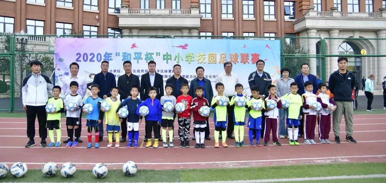 我和足球的故事绘画,我和足球的故事