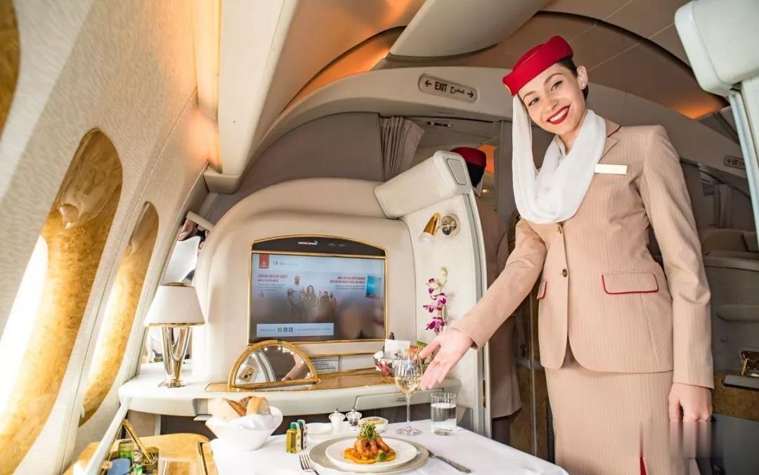 外航空姐制服大比拼 (外航制服赏析视频)