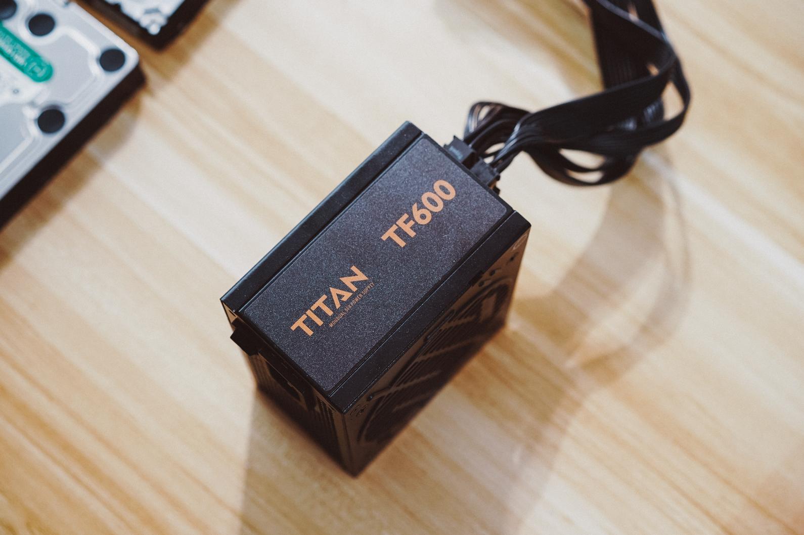 itx装机配置单一小机箱也有大心脏,itx支持3.5寸硬盘