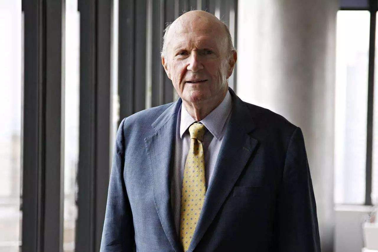 从亏本800万到净赚百亿,从900元到近亿再到一无所有