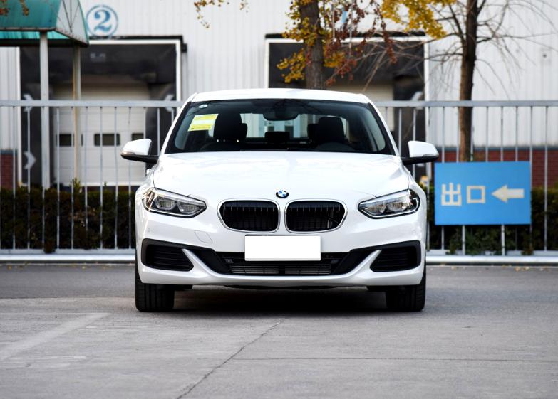 2023款奔驰a180l和宝马120i,奔驰a级180和200哪个更值得买