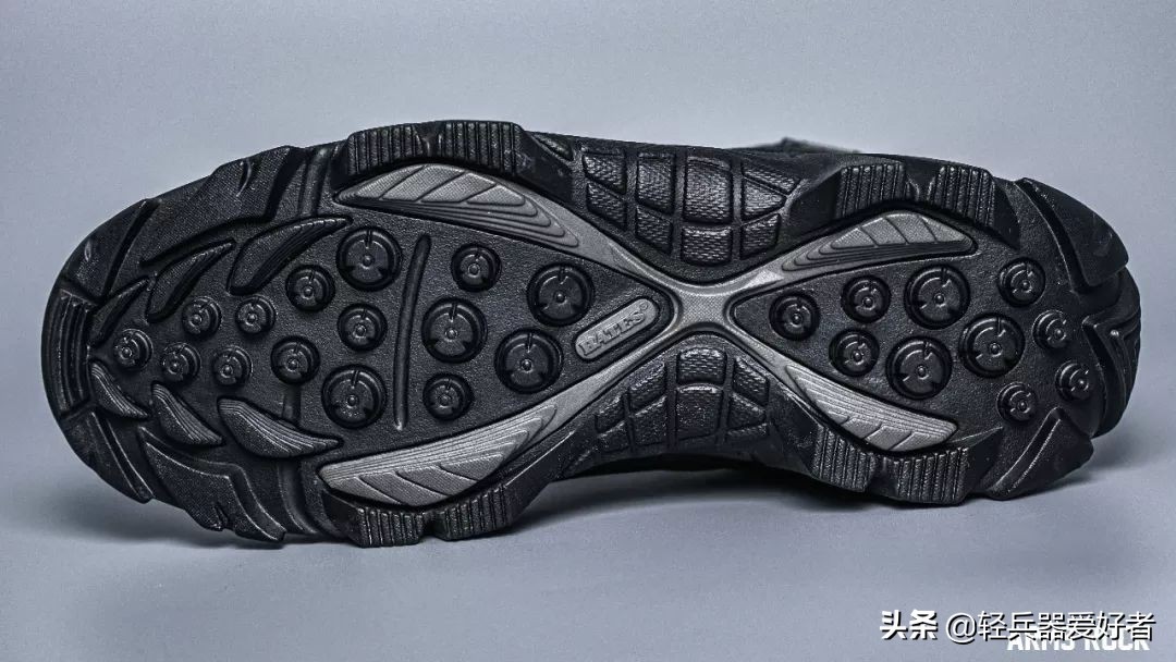 适合夏天穿的透气军靴,穿什么鞋雨天防滑最好