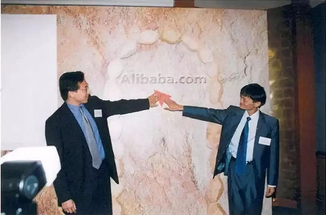 那年郭德纲26岁岳云鹏14岁,那一年岳云鹏14岁郭德纲26岁