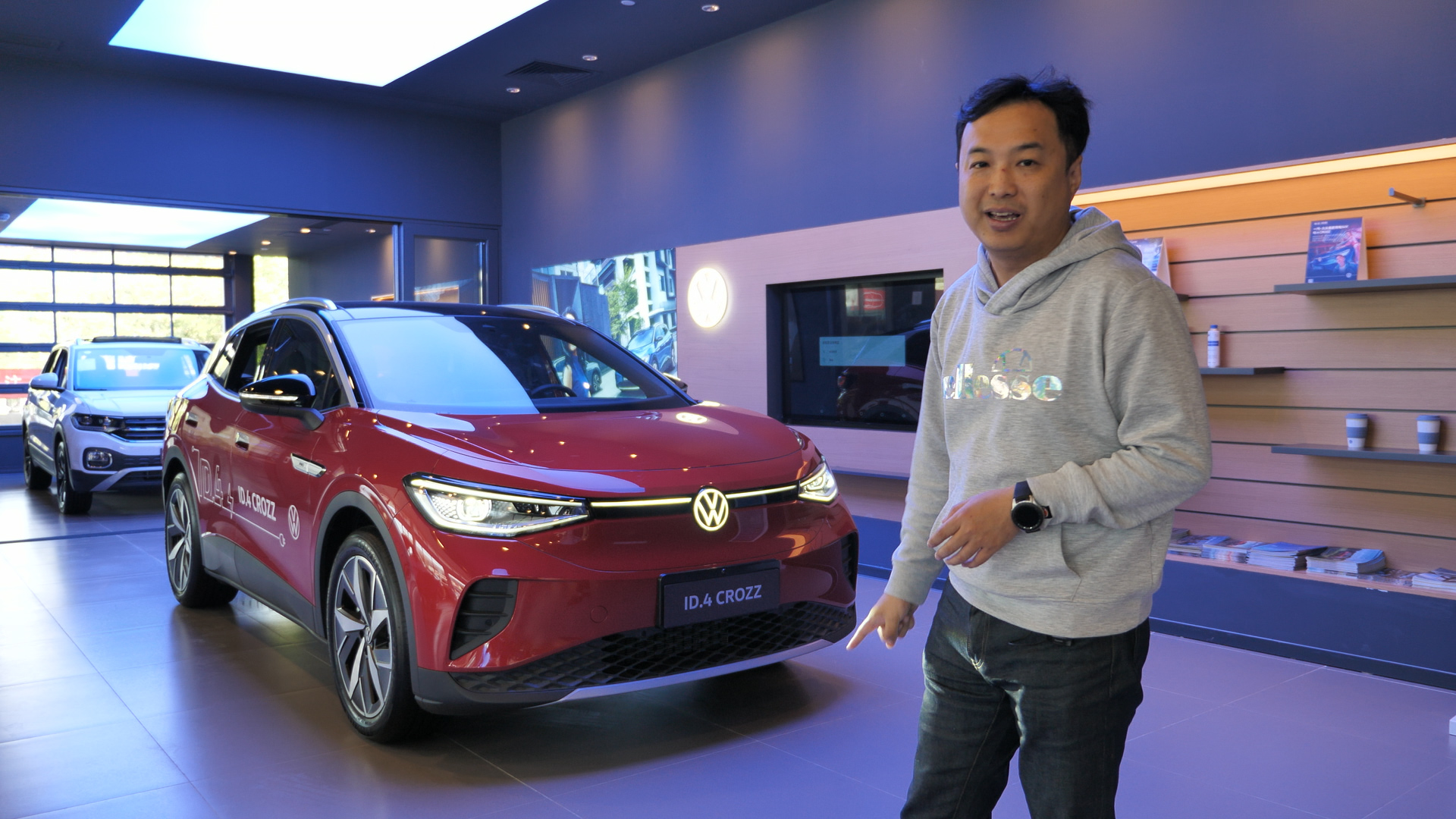 十天卖四台车的豪车销售夜深人静独自流泪？一台车究竟能赚多少？