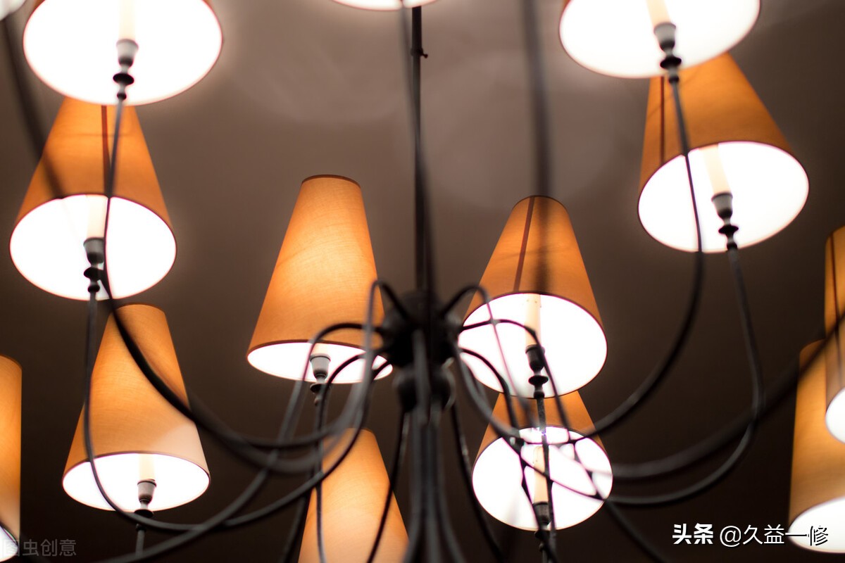 客厅灯具关灯闪烁是什么原因,灯具闪烁是什么原因