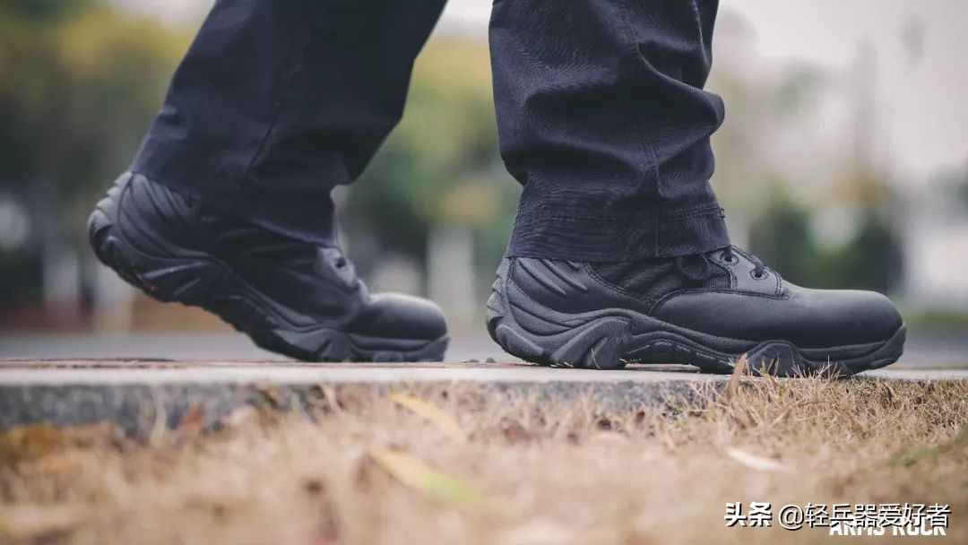 日常防水军靴,军靴下雨天可以穿吗