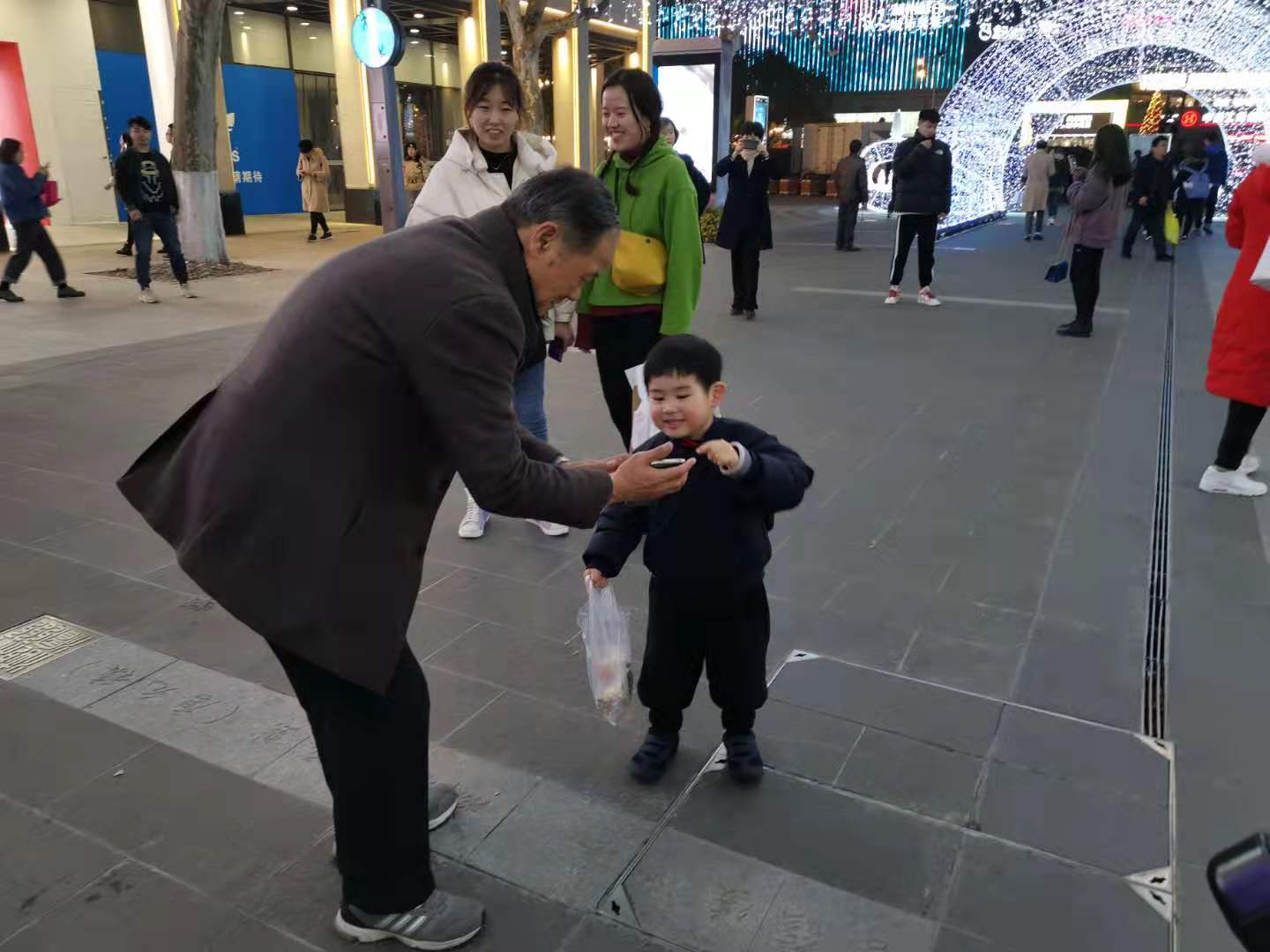 孩子反复撒谎该不该打,孩子撒谎后续怎么处理