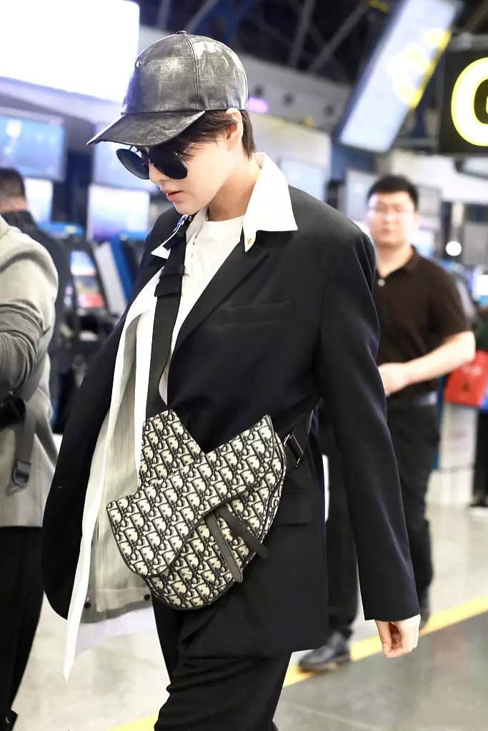 张馨予穿西装的穿搭,张馨予修身西装霸气亮相