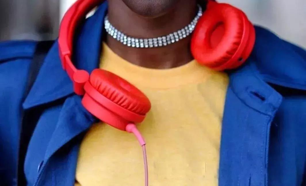 穿衣色彩搭配与技巧,穿衣色彩调色技巧大全口诀