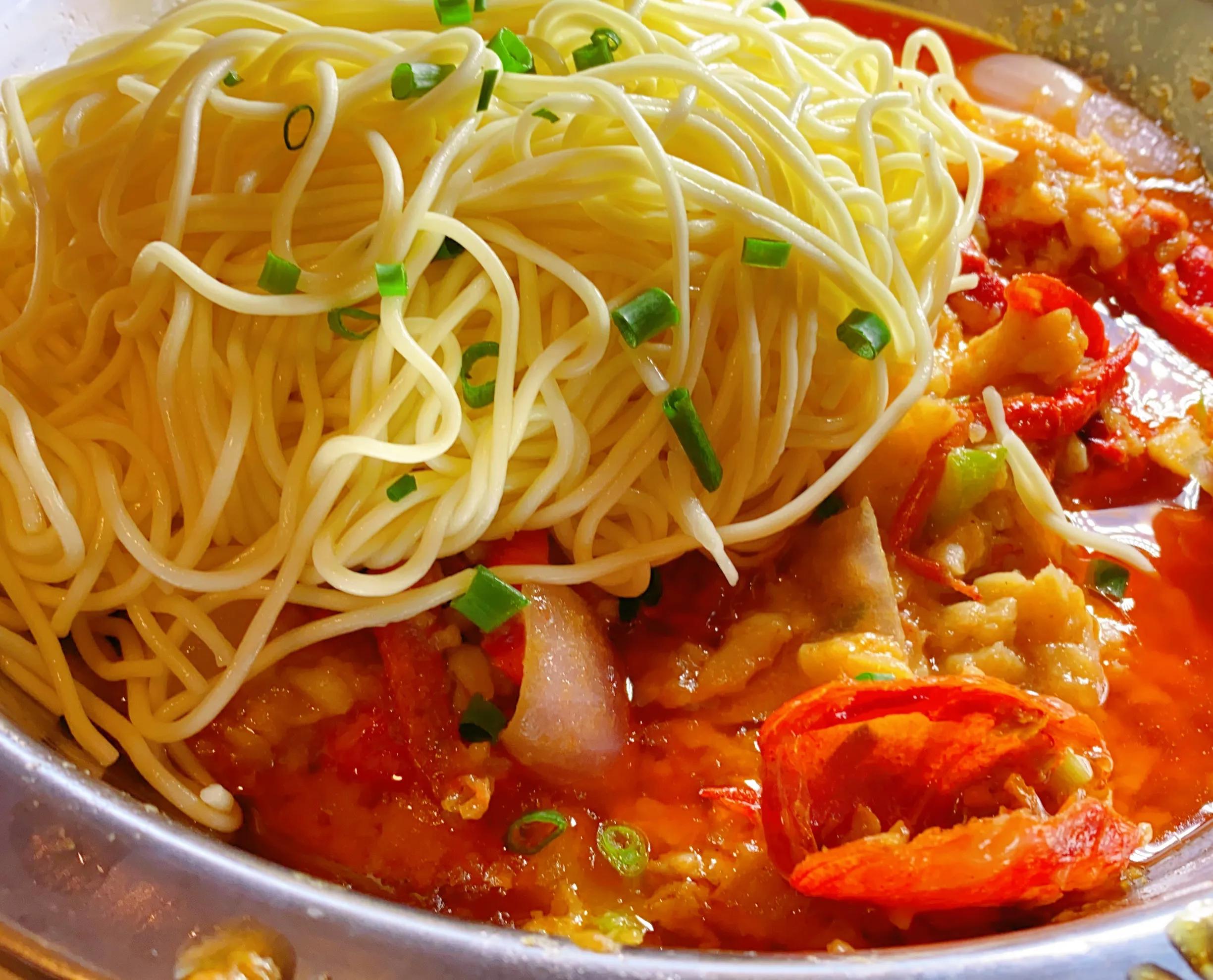 没想到西安这家饭店，把虾做出了各种“花”，排队吃虾人真多