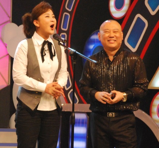 贾玲谈郭德纲相声大赛一等奖,郭德纲于谦和贾玲比赛