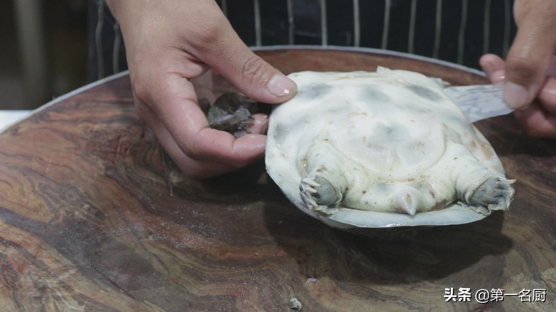 如何将清炖甲鱼汤炖的粘稠,甲鱼汤怎样炖才好喝又白