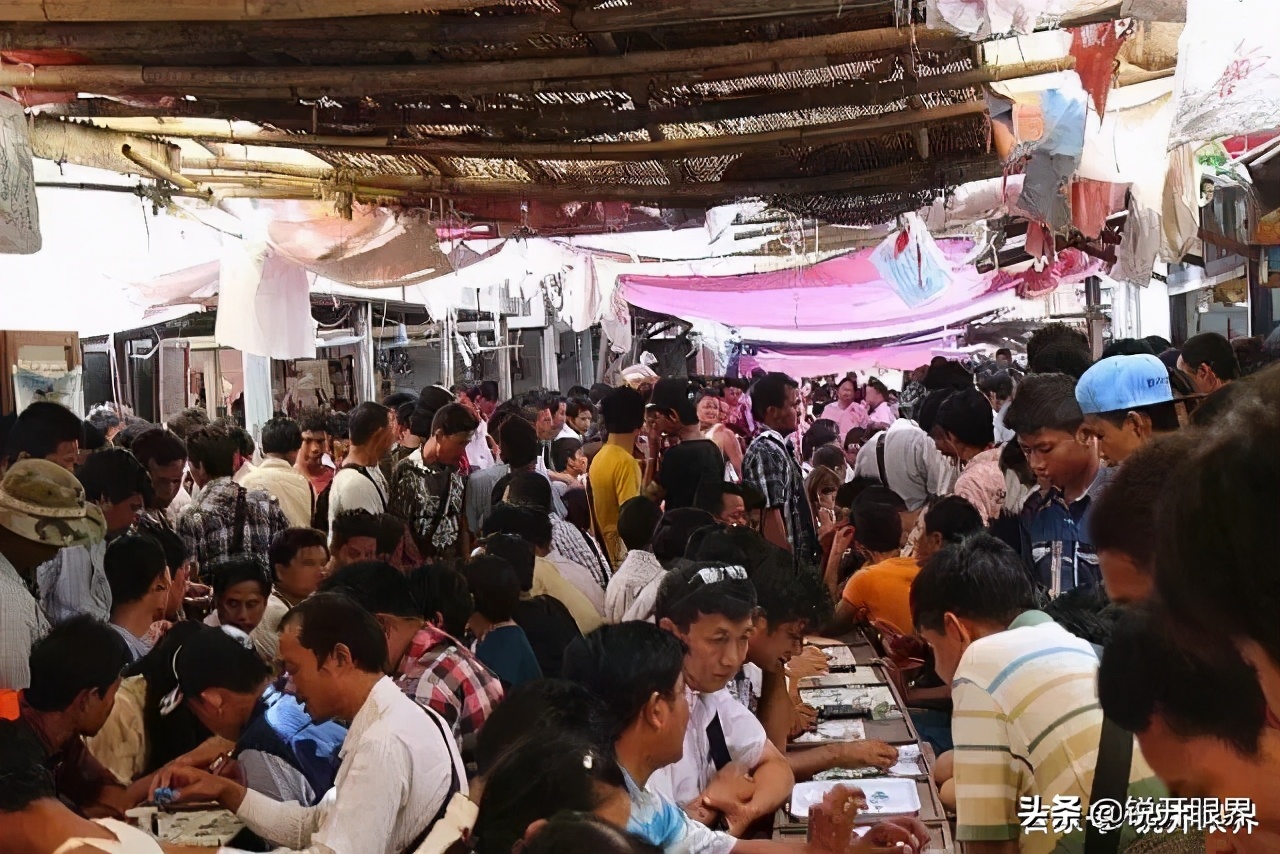 直播上卖翡翠便宜,直播的翡翠怎么那么便宜是真的吗