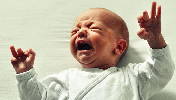 宝宝一夜里就吃一两次夜奶正常吗,宝宝一夜吃十几次夜奶