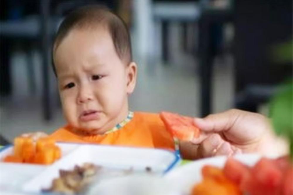 小孩挑食不吃饭家长如何应对,宝宝挑食不吃饭的危害