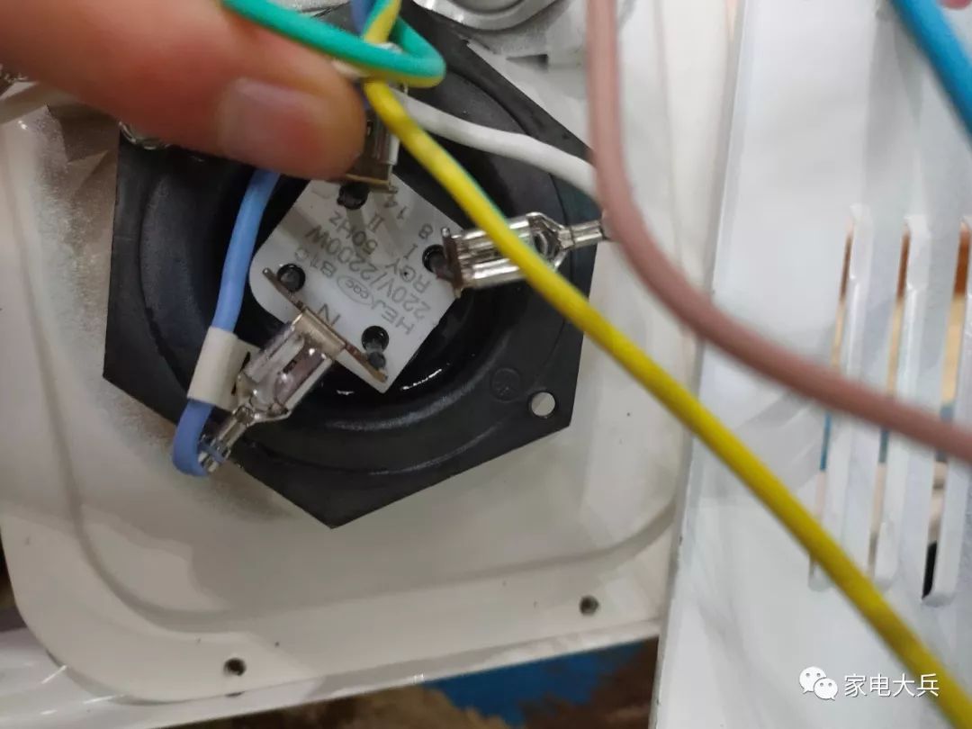 格力美的先锋油汀,格力艾美特取暖器测评