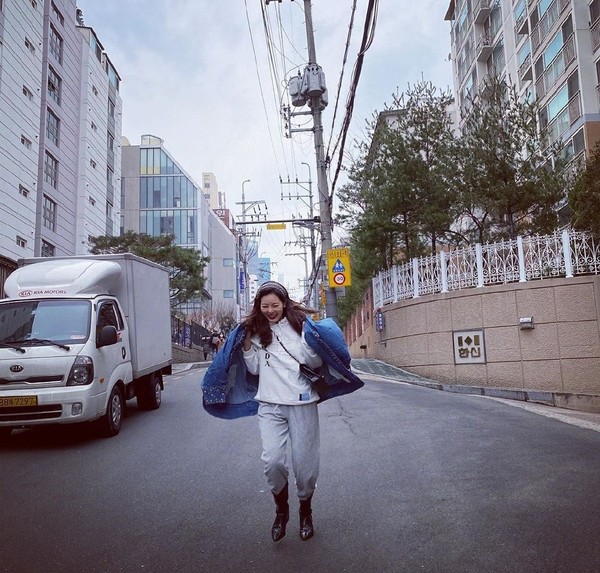 金泫雅一如既往的豪放穿搭,金泫雅时尚穿搭分析