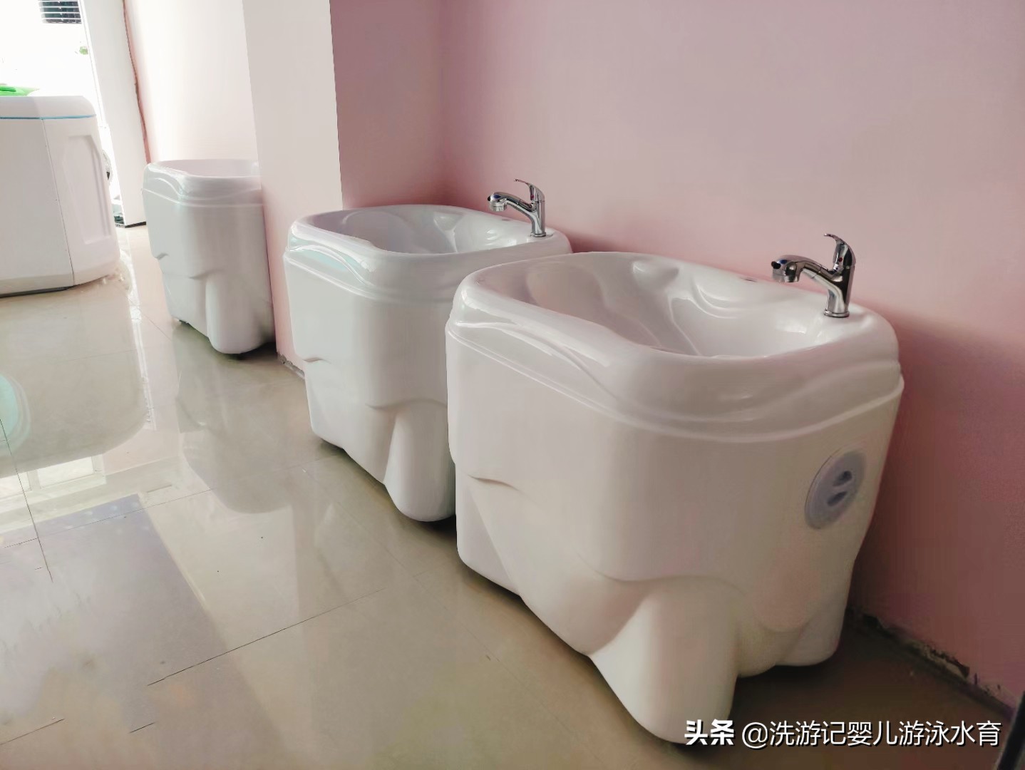 室内儿童恒温游泳池加盟,小型婴幼儿游泳馆加盟多少钱