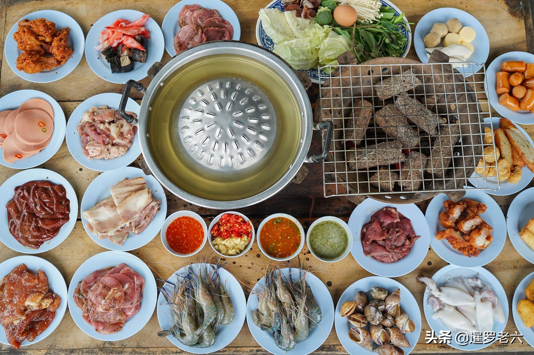 泰式烤涮一体火锅探店,吃泰式涮涮锅