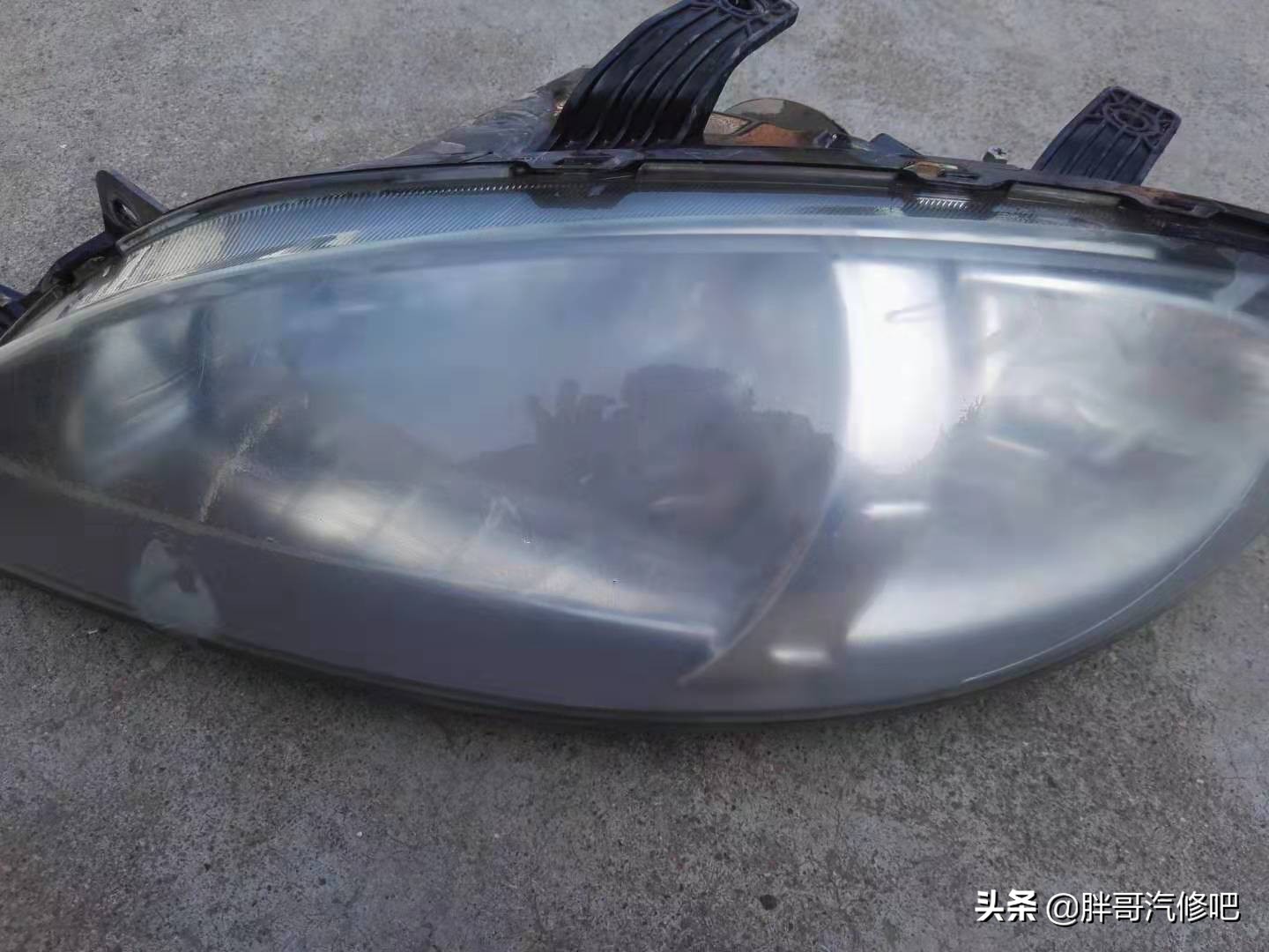 上海汽车大灯漏水去哪里修,大灯发黄了怎么处理