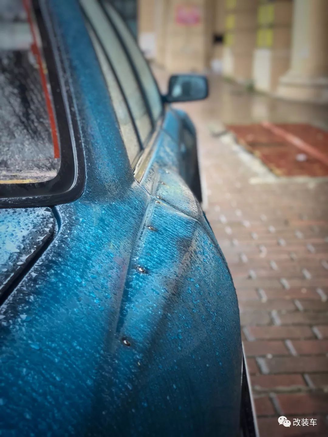 哪年的马自达323有尾翼,马自达323贯穿式尾灯是哪一款