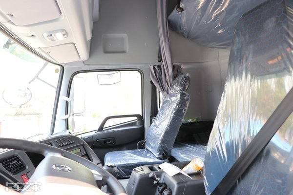 东风天龙4x2港口牵引车,目前最便宜4x2港口牵引车