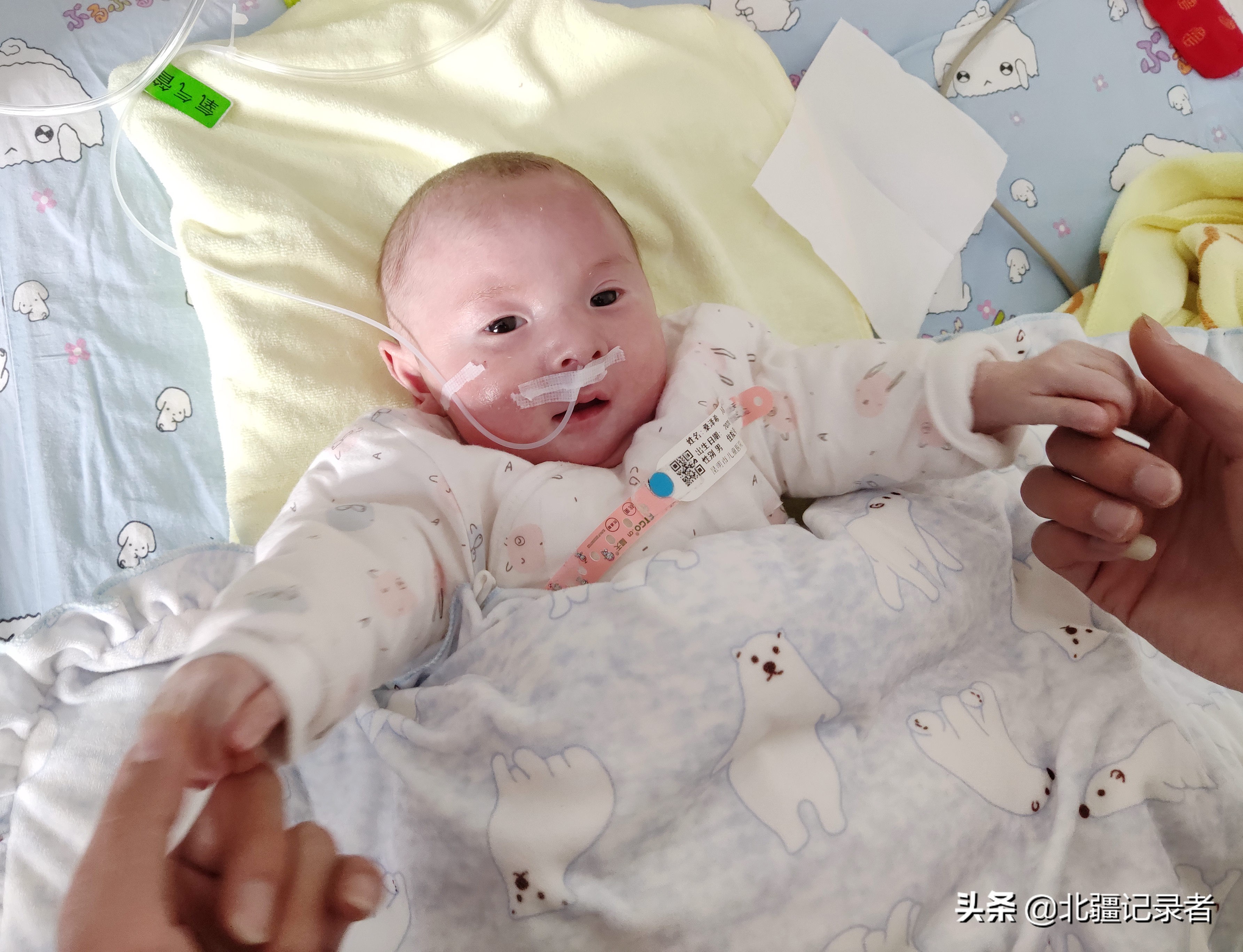 刚出生婴儿从鬼门关救回,宝宝一出生就被抢救