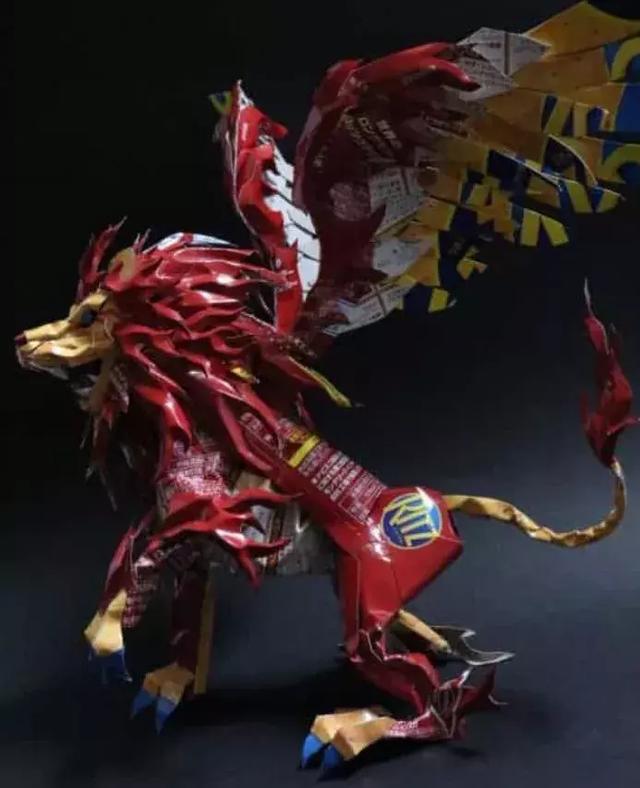 日本小哥自称“空箱职人”，靠着废纸盒办展览