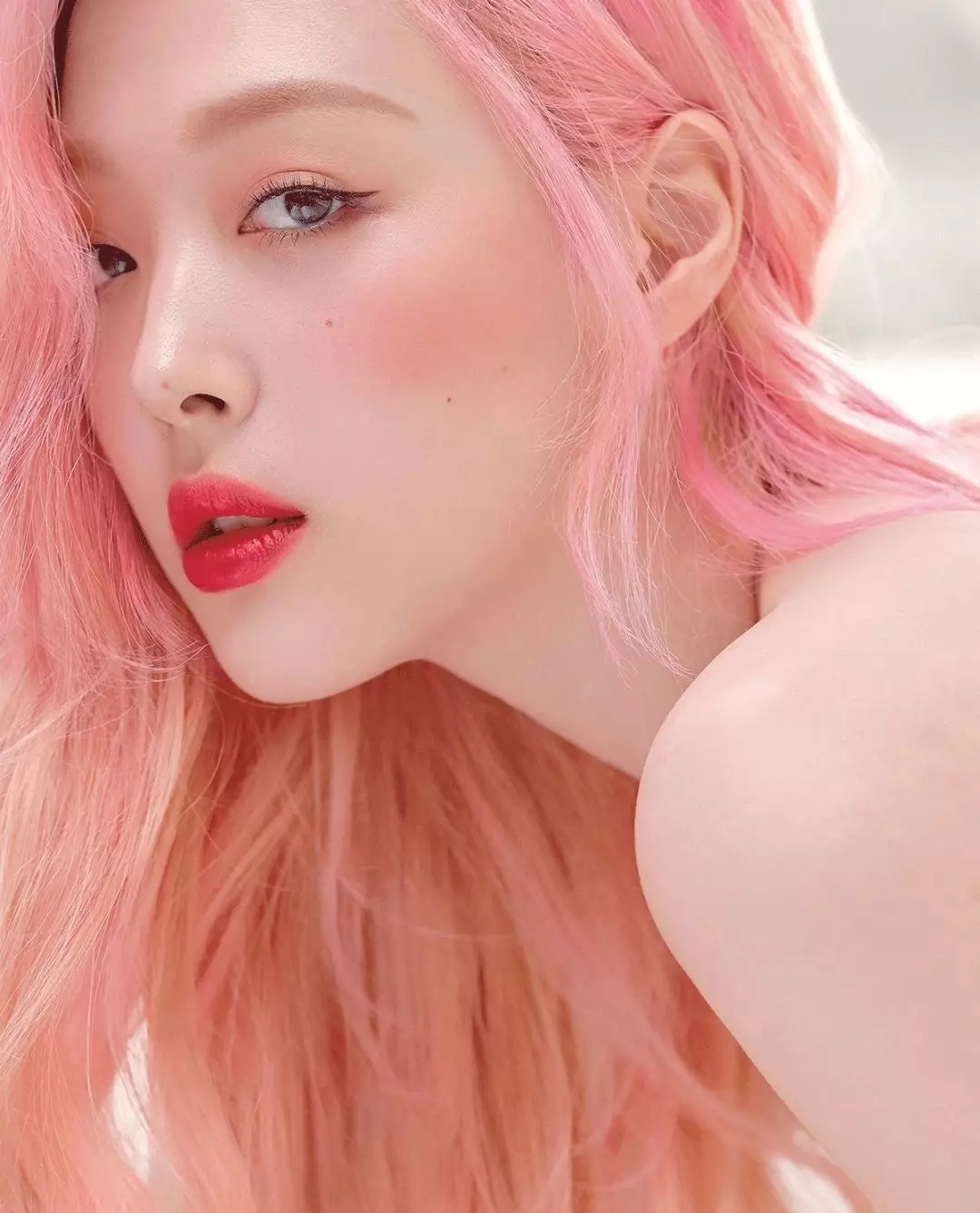 雪莉的眼妆怎么化,雪莉单眼烟熏妆