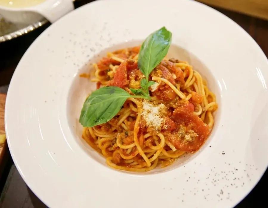 新店实探！通州西餐厅，德式烤猪肘，罕见大露台，20多款精酿啤酒